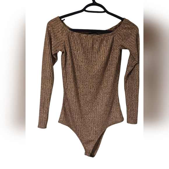 PrettyLittleThing Pink Ribbed Fitted Bodysuit - Picture 2 of 4